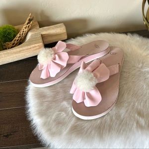 UGG Sandals Women’s Shoes Flower Fur Pom Pom  Flip Flops Size 9